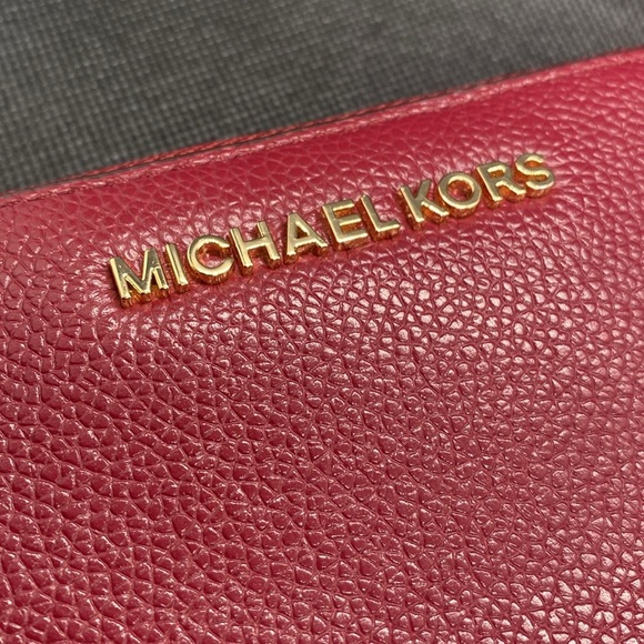 ❤️Michael Kors❤️Maroon Jet Set Travel Large Continental Wristlet/Like New - Picture 3 of 6